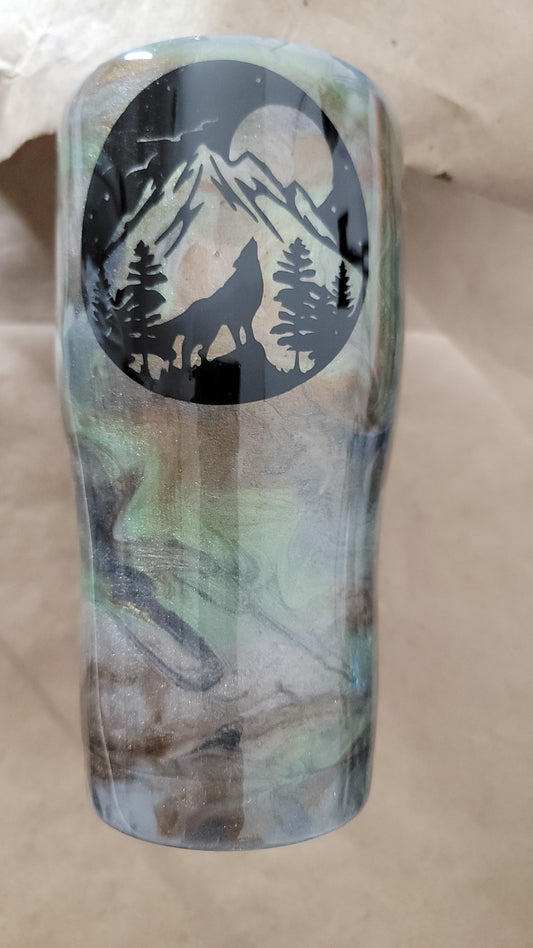 Wold howling/camo 20oz curved tumbler
